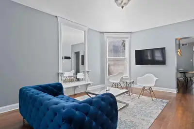 Image de Mtr in the heart of Lincoln Park with Free Parking