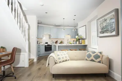 Image de Myrtle Cottage - Pet friendly, 20m from beach, modern cottage