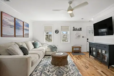 Image de Salt & Blue - Walk to Beach - Near Tyde Wedding Venue