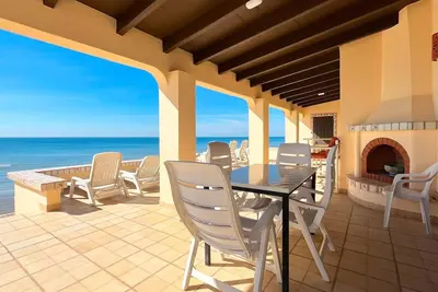 Image de Charming 3-Bedroom Beachfront Home Bahia Delfin