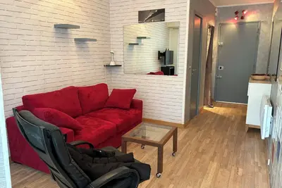 Image de grand studio 40 mètres carré jardinet copropriété sécurisé parking