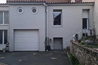 Image de Appartement tout confort dans propriété particulier donnant sur jardin fleuri