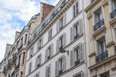 Modern 2 bedroom apartment few minute from Arc de Triomphe,