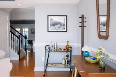 Image de Stylish Scott’s Addition Stay w/ Fire Pit & Yard