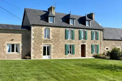 Image de Longère bretonne avec jardin à Trédaniel