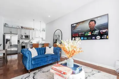 Modern 3-Bed Apt-Parking & W/D