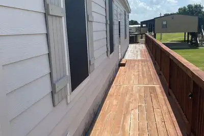 Image de Cozy 3-bedroom lodge in tranquil Pecan Island with Ac comfort.