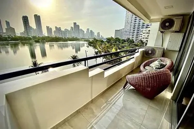 Image de Modern Cartagena Suite with Adjustable Bed & Washer/Dryer