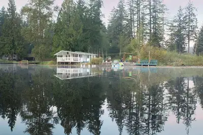 Image de Lakefront Wildlife Wonderland, near NWTrek, Rainier