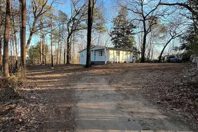 Image de “Happy Hideaway” 3-bedroom house in lovely city of Mableton with a country feel.