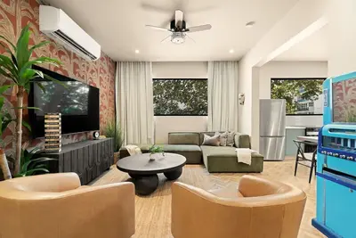 Image de Condado 5br Apt| Walk to Beach & Restaurants