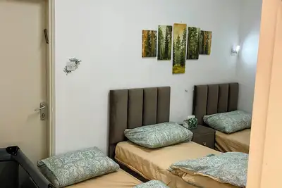 Image de Spacious 9-bedroom villa in soothing Jerusalem with Ac