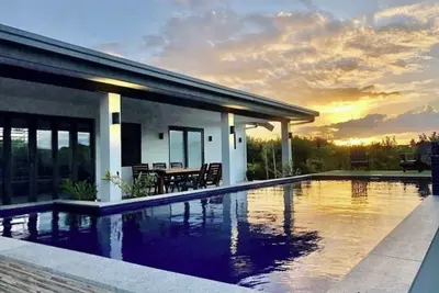 Image de Escape to paradise in our 3 bedroom Bella Villa at Pacific Harbour.