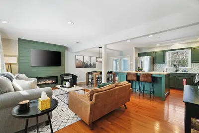 Image de Evergreen Escape: Game Room, Firepit, Pool & Lake Access!