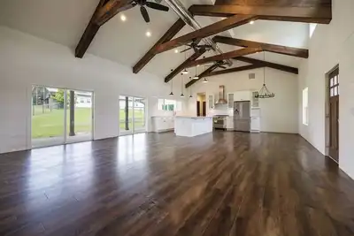 Image de Luxury 6ac Estate: Barn & Dog Yard. Wec/Uf/Springs