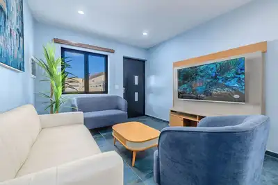 Image de New 4br3. 5ba Home w/Private Pool ~ Good Location