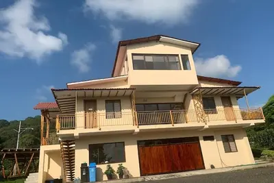 Image de Spacious family holiday home with 4 bedrooms and a large patio in Portoviejo.