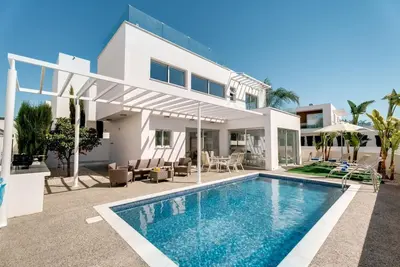 Image de Villa Elite Blu Breeze by Ezoria Villas