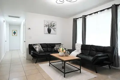 Image de Tropical Florida oasis 3-bedroom home in tranquil Largo minutes from the beach