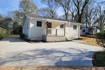 Image de Minutes from Mama's Boy, 2 Bed/1 bth house close to Downtown, Uga & Firefly Trail