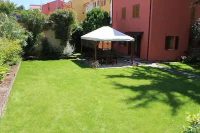 Image de Lovely three-room apartment with garden in the center