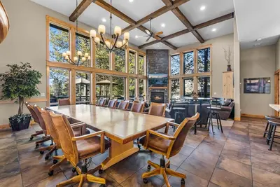 Image de Executive Lodge w 7 King Suites, Hot Tub, Golf View, Sharc, Sleeps 20