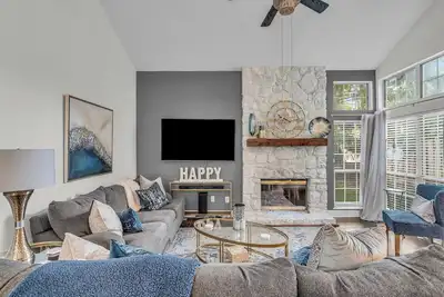 Image de Centrally Located Retreat