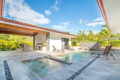Image de In Tamarindo, spacious villa, steps from downtown and the beach.