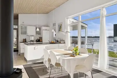 Image de Luxury Lakeside Retreat