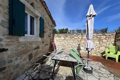 Image de Studio « Proche Gorges de l'Ardèche » avec piscine partagée, Wi-Fi et climatisation