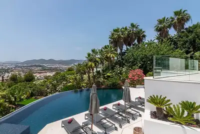 Image de Villa à Playa De Talamanca avec 4 chambres à coucher, 8 couchages