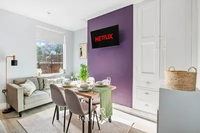 Image de Stylish 5bed Derby Home - Sleeps 10 - Free Parking