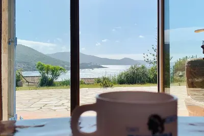 Image de Villa bord de mer Pietrosella - 1 minute à pied de la plage - vue paradisiaque