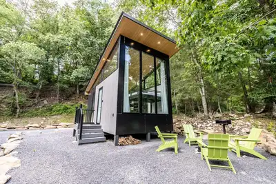 Image de Modern Cabin-The Sequoia Cabin at Four Fillies Lodge