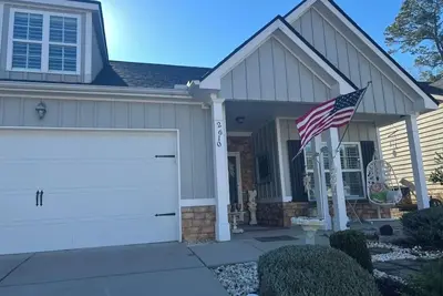 Masters Cottage less than 2 miles to the gate!