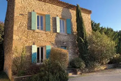 Image de Maison Provençale avec piscine et vue sur la campagne
