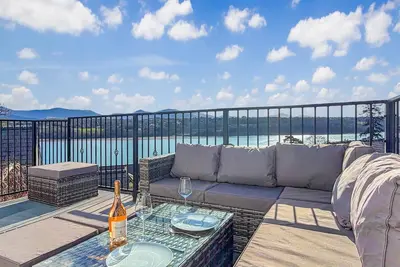 Image de Brynteg Cottage | Sea Views | Hot Tub