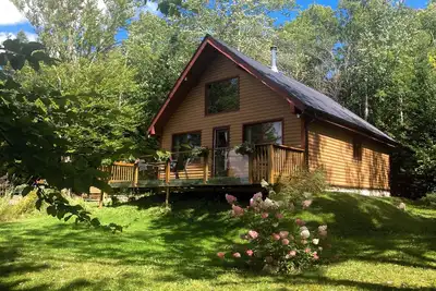 Image de Charming Lakefront Retreat   |   Unplug at Luna Rosa Chalet