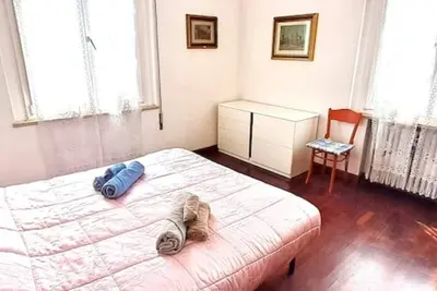 Image de Romana Apartment - Spacious with Separate Entrance and Private Parking