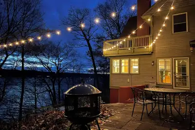 Image de Spacious Lakeside Retreat with Dock and Hot Tub!