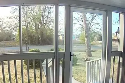 Image de Peaceful three‑bedroom home with modern comfort, privacy, and heartfelt warmth.