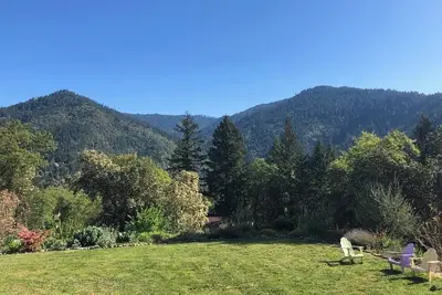 Image de Beautiful 3-bedroom house with mountain views and swimming pool in Salyer.