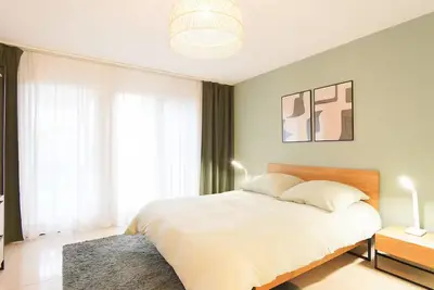 Image de Private Garden 2br Apt, 8 Mins to Airport +carpark