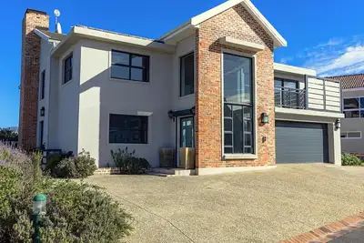 Image de Ocean Whisper | Sandown Bay |Ocean & Mountain Views