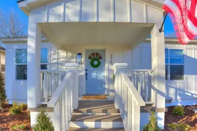 Image de Benton Place - Cottage. Wi-Fi. Sleeps 4. Garage.