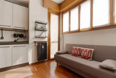 Image de GuestHost - Comfortable 60m2 apartment, ideal for 4, on the 4th floor of a building with lift (steps to reach it). Located in Fiera Milano City between Portello and CityLife, a historic exhibition area now transformed into the Allianz MiCo convention cen