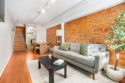 Image de Live Like a Local Fells Point