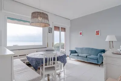 Image de GuestHost - Cozy 60 square meters apartment, perfect for four people, located on the first floor of a building with a private entrance (No elevator). The property is located in Sori, a small seaside village on the Eastern Ligurian Riviera, between Genoa a
