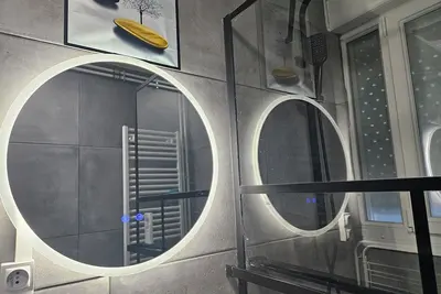 Image de Bel Appartement entier famille/groupe avec Parking gratuit