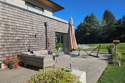 Image de Cozy vacation home with large garden, sauna and private bathing area on the Irrsee!